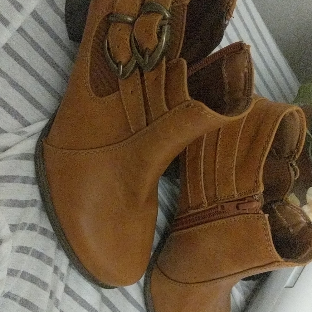 Women's Bare Traps Rilee Auburn Leather 8M